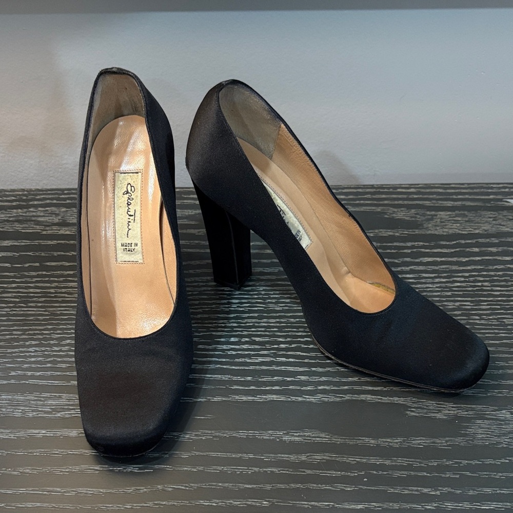 Satin and Leather Black pumps